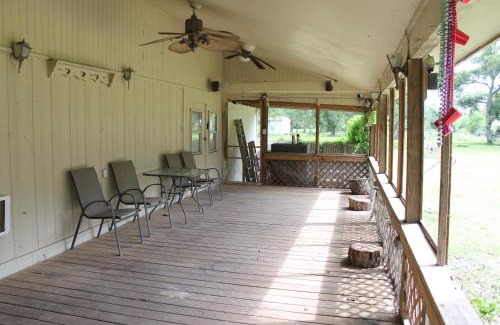 Iowa Colony House | Countryside Bliss - Entire Home on 2 Acres