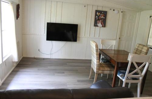 Iowa Colony House | Countryside Bliss - Entire Home on 2 Acres