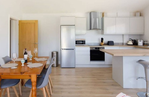 Birdham House | Countryside Bungalow for 4 Close to Beaches