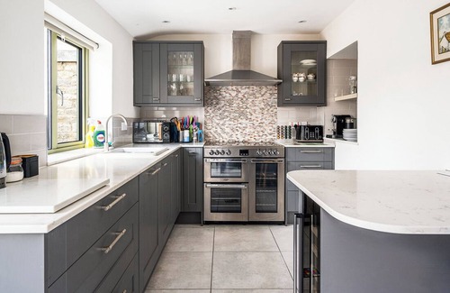 Melksham Cottage | Countryside Cottages with access to pool & spa near Bath