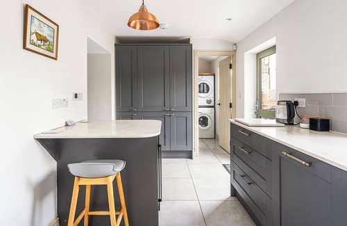 Melksham Cottage | Countryside Cottages with access to pool & spa near Bath