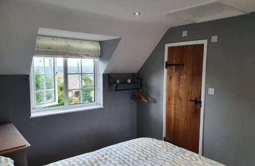 Swindon House | Countryside 3 Bed Detached Cottage