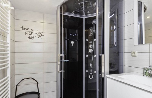 Mechelen House | Countryside Holiday Home in Mechelen With Terrace