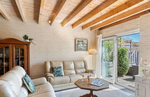 Mechelen House | Countryside Holiday Home in Mechelen With Terrace