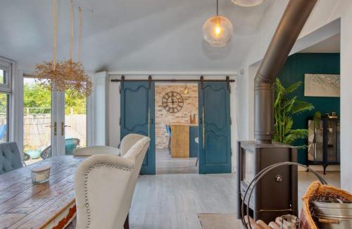 Haselbury Plucknett House | Countryside Retreat with Hot Tub