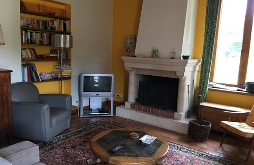 Villeherviers Cottage | Countryside Retreat: Family Gîte, Riverside, Loire Castles Nearby