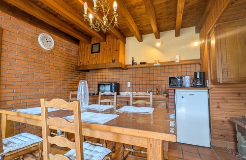 La Perouille Cottage | Countryside Retreat with Garden, Near Lake & Park