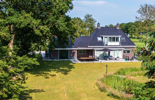 Bakkeveen Villa | Countryside villa with spa, gym, games room & large private garden