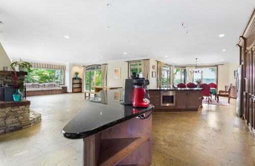 Whitford House | Countryside Zen Estate with Sea Views and Pool