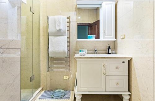 Whitford House | Countryside Zen Estate with Sea Views and Pool