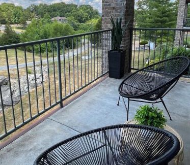Branson West Apartment | Couples Condo Retreat Overlooking Golf Course