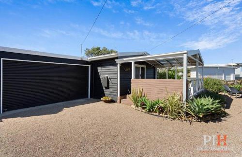 Sunderland Bay House | Couples Retreat with Ocean View