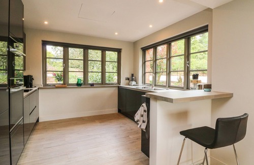 Saint Blazey House | COURT LODGE, pet friendly, luxury holiday cottage in Wiveliscombe