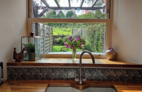 Mosborough Cottage | COURTHOUSE COTTAGE, pet friendly in Eckington, Derbyshire