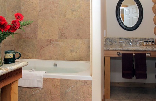 Murphys Bed & Breakfast | Courtwood Inn