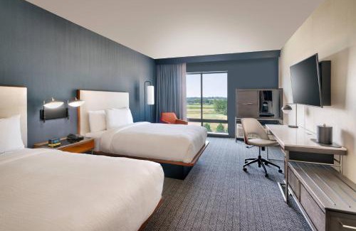 Ames Hotel | Courtyard Ames