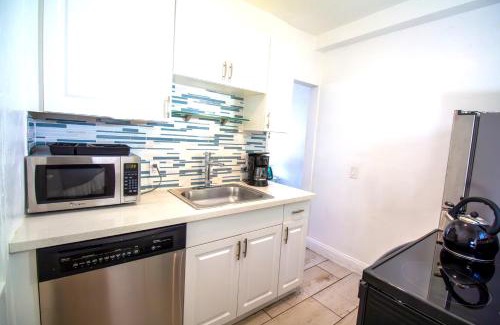 South Beach Apartment | Courtyard Apartments Part of the Oasis Casita Collection