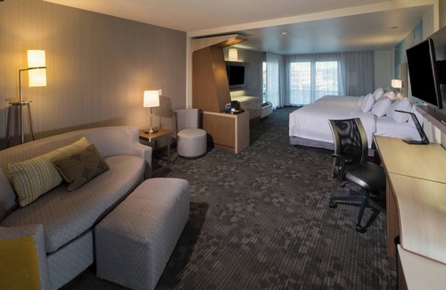 Bay City Hotel | Courtyard Bay City