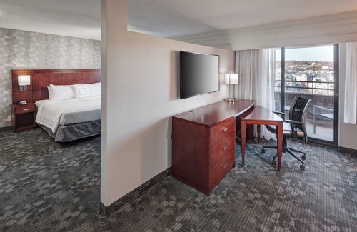 Eisenhower East Hotel | Courtyard by Marriott Alexandria Old Town/Southwest