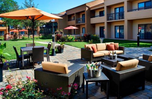 Naperville Hotel | Courtyard by Marriott Chicago Naperville