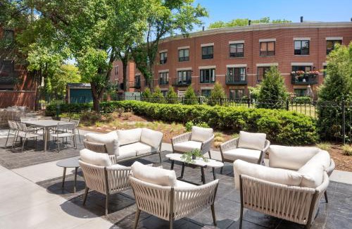 Near West Side Hotel | Courtyard by Marriott Chicago at Medical District-UIC