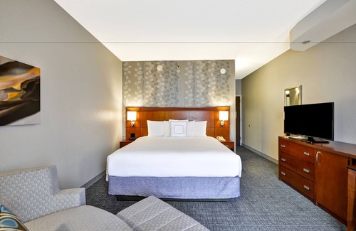 Dallas Design District Hotel | Courtyard by Marriott Dallas Medical/Market Center