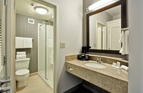 Dallas Design District Hotel | Courtyard by Marriott Dallas Medical/Market Center