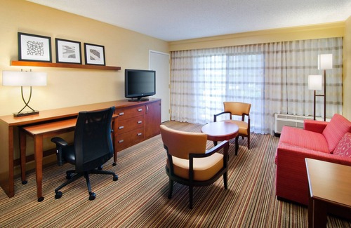 Irvine Business Complex Hotel | Courtyard by Marriott John Wayne Airport/Orange County