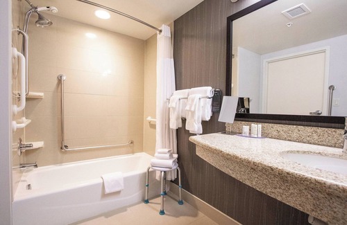 Kingston Hotel | Courtyard by Marriott Kingston Highway 401/Division Street