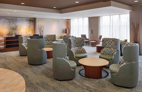 Kingston Hotel | Courtyard by Marriott Kingston Highway 401/Division Street