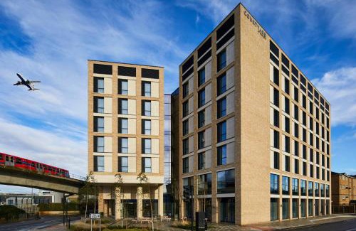 Royal Docks Hotel | Courtyard by Marriott London City Airport