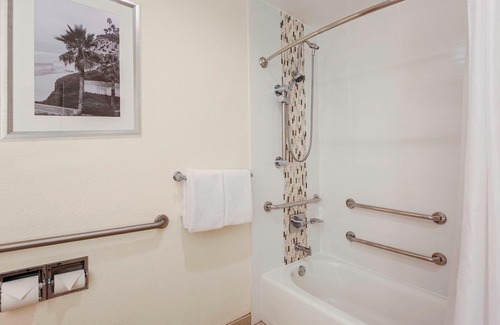 Solana Beach Hotel | Courtyard by Marriott San Diego Del Mar/Solana Beach