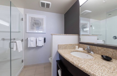 Norwood Hotel | Courtyard Cincinnati Midtown/Rookwood