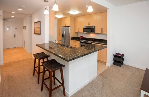 Sandbridge Condo | Courtyard condo near the ocean with W/D, outdoor pool & gym