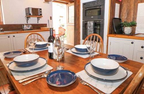 Peak District National Park Cottage | COURTYARD COTTAGE, family friendly in Chapel-En-Le-Frith