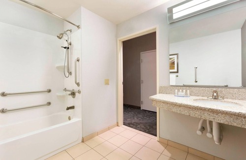 Crossroad Park Hotel | Courtyard Kalamazoo Portage