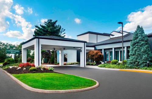 Newark Hotel | Courtyard Newark Liberty International Airport