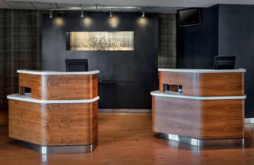 Newark Hotel | Courtyard Newark Liberty International Airport