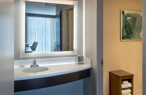 South Philadelphia Hotel | Courtyard Philadelphia South at The Navy Yard