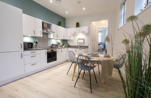 Southampton City Centre Apartment | Courtyard Retreat