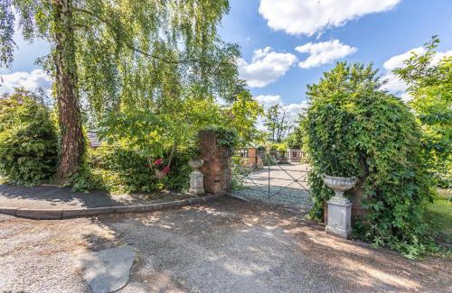 Boraston House | Courtyard Retreat