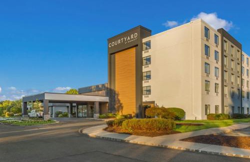 Mount Arlington Hotel | Courtyard Rockaway-Mount Arlington