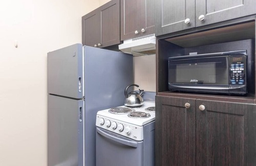 Little Haiti Apartment | Courtyard Studio Free parking near Wynwood & Design District.