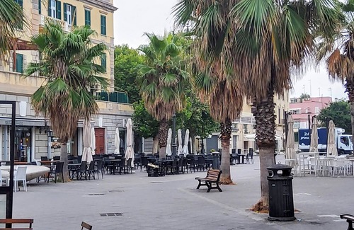 Quartiere XXXIV Lido di Ostia Levante Apartment | Courtyard view apartment (in B & B) has other rooms if desired