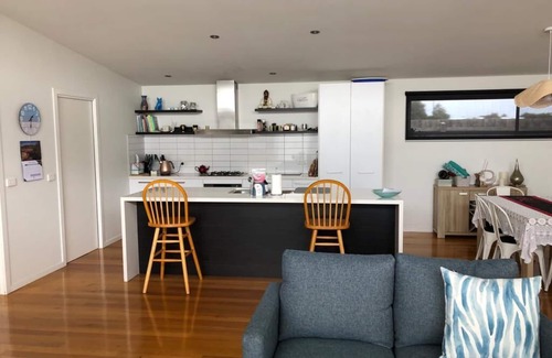Cowes House | Cove Holiday House, quiet, near golf club & beach