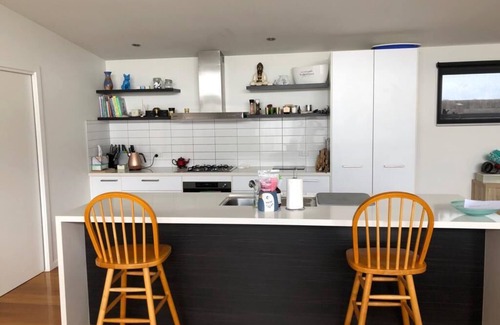 Cowes House | Cove Holiday House, quiet, near golf club & beach
