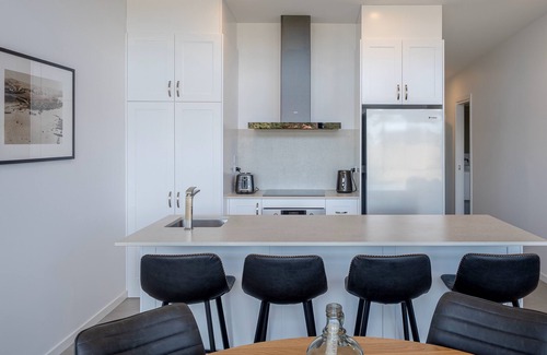 Penneshaw Apartment | Cove Landing Marina Apartment 3 YC Lily May