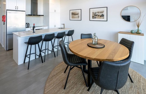 Penneshaw Apartment | Cove Landing Marina Apartments 1,2&3 Sleeps 12