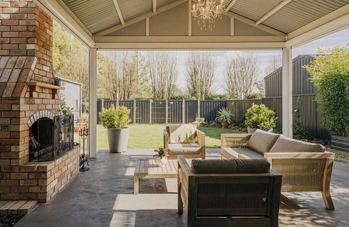 Trentham House | Cow Bell Cottage - Trentham, Retreat, perfect for Families, Bikers, and Foodies.