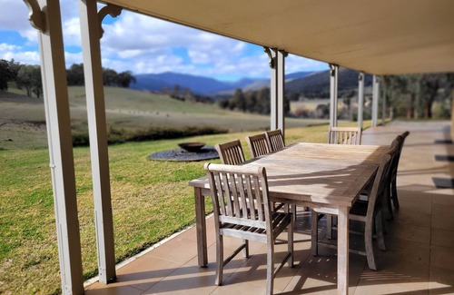 Jamieson House | Cow Grass Lodge Jamieson - Riverside Haven in Jamieson Valley w/river frontage.